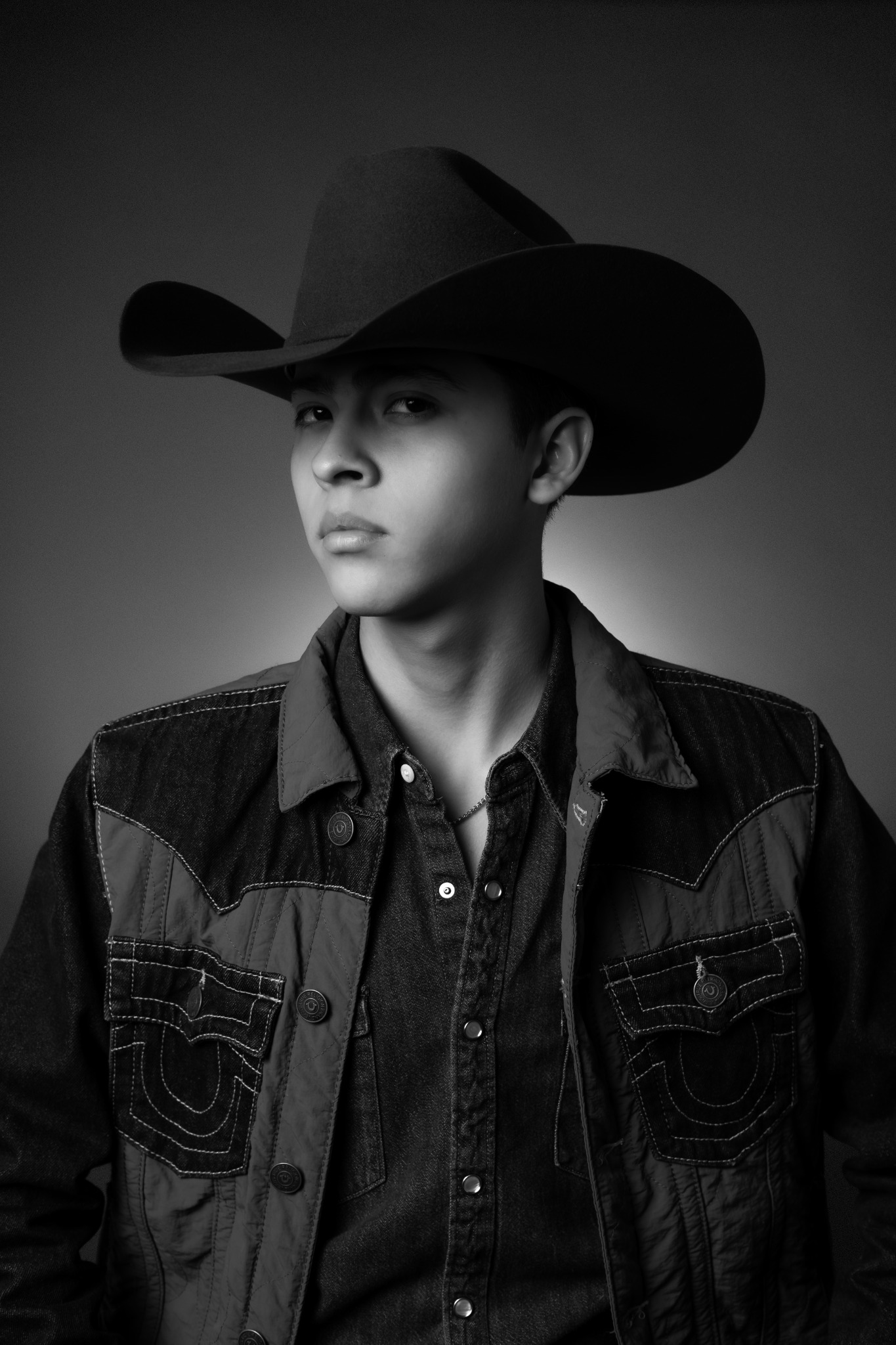 Retrato en blanco y negro de W Martínez